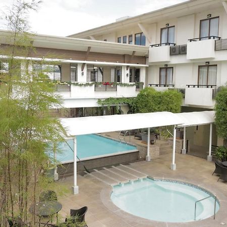 אולונגפו Mansion Garden Hotel מראה חיצוני תמונה