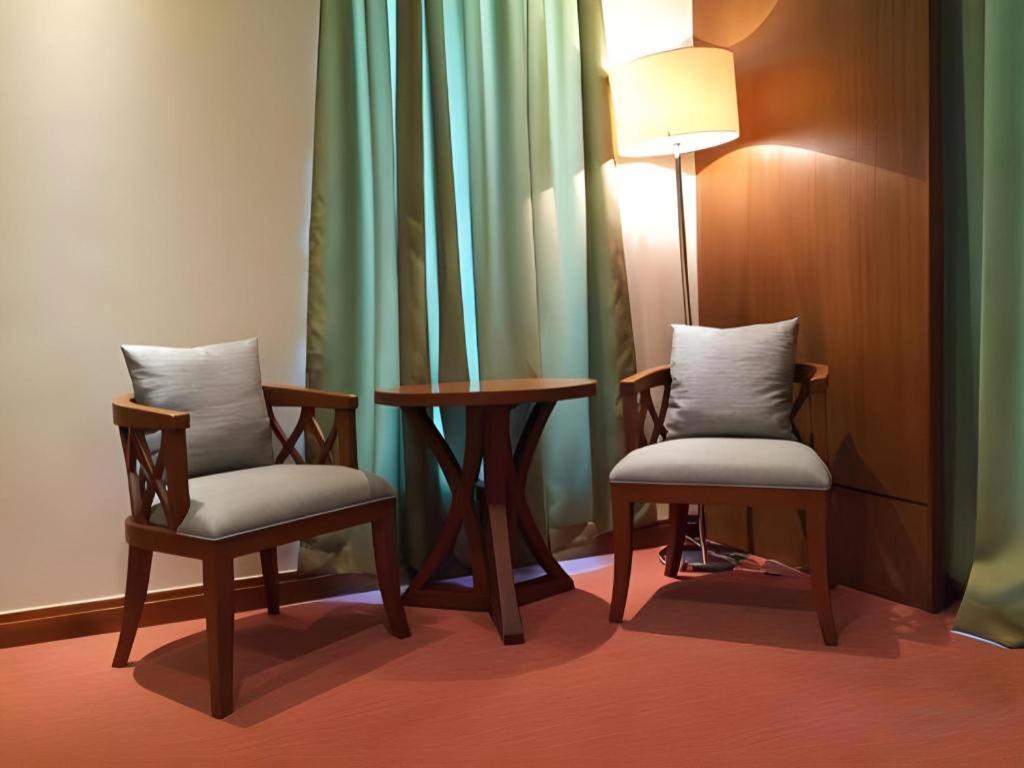 אולונגפו Mansion Garden Hotel מראה חיצוני תמונה