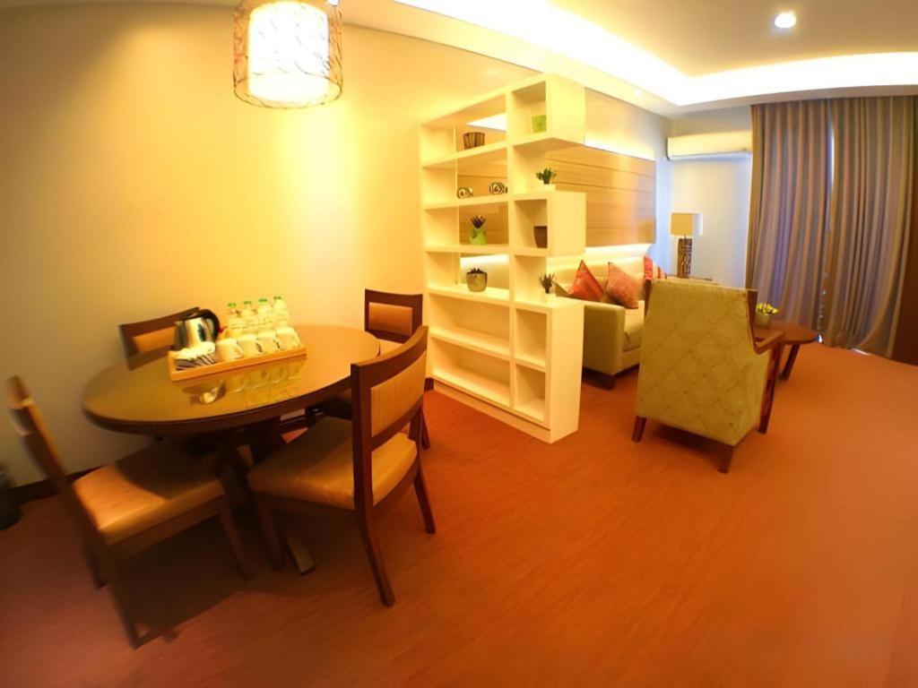 אולונגפו Mansion Garden Hotel מראה חיצוני תמונה