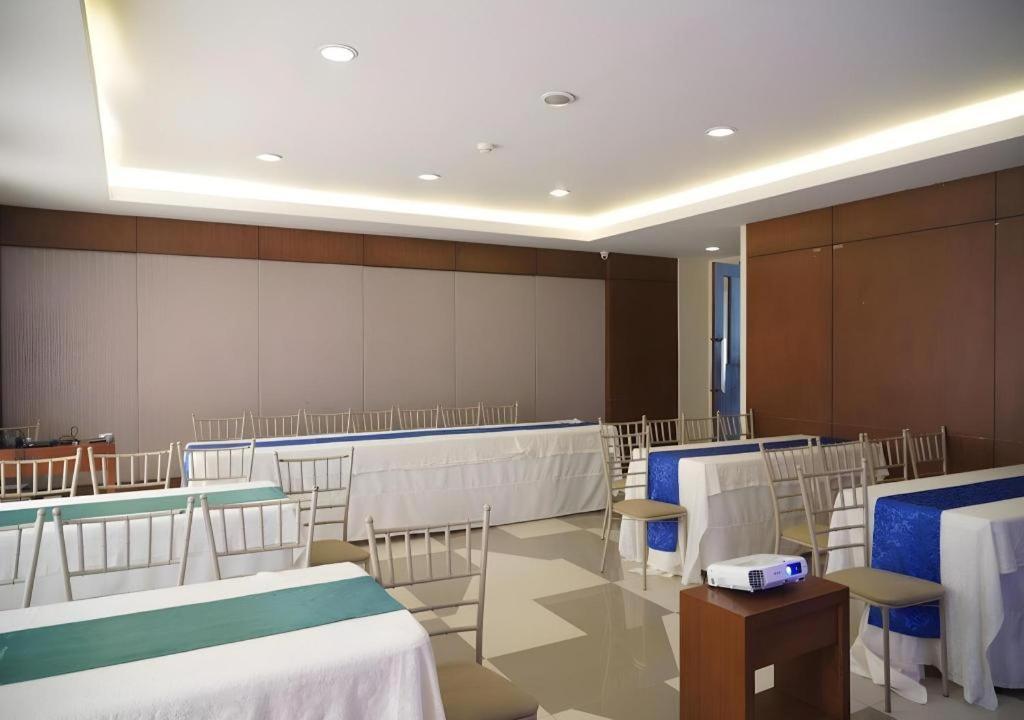 אולונגפו Mansion Garden Hotel מראה חיצוני תמונה