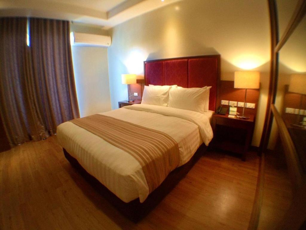 אולונגפו Mansion Garden Hotel מראה חיצוני תמונה