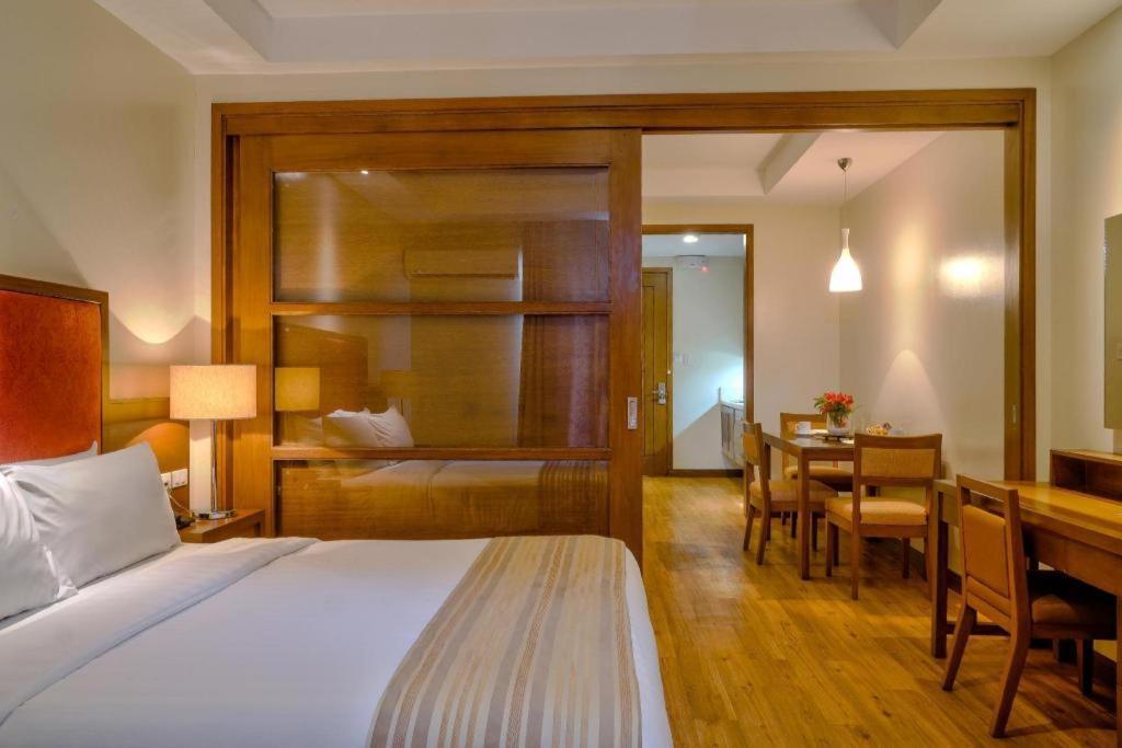 אולונגפו Mansion Garden Hotel מראה חיצוני תמונה